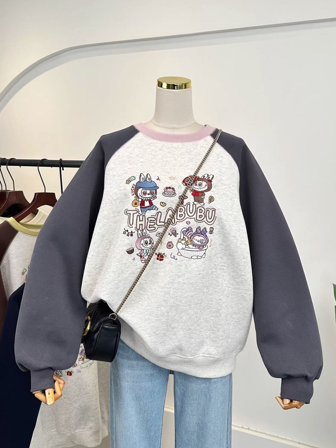 絶対欲しい 刺繍 アクティブも綺麗も叶う 切り替え カジュアル 3色 パーカー <U-10557>