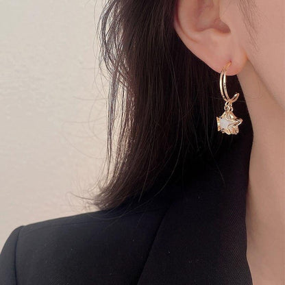 オシャレ度満点 知的で品の良い 個性的なデザイン イアリング アクセサリー＜isf-2899＞