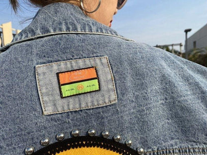 売り切れ必至 スマイリーフェイスの刺繍 個性派 コート<U-5381>