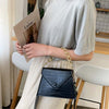 合わせやすい メッセンジャーバッグ 高級感溢れる ショルダーバッグ＜U-3604＞