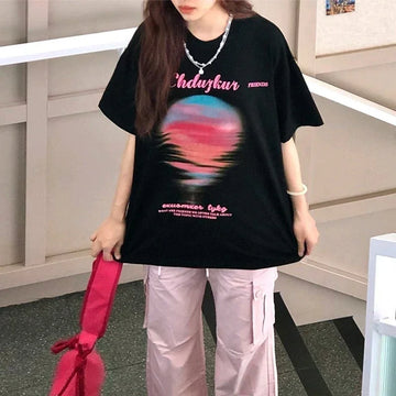 夏新作 プリントTシャツ 夕日 黒 ゆったり半袖＜U-2959＞
