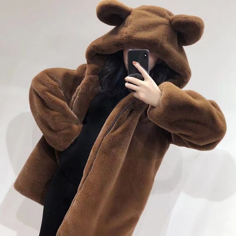 柔らかな肌触りで着心地も楽ちん！ スタイルアップ キュート 3色選択 プラスベルベット フェイクファーコート <U-6856>