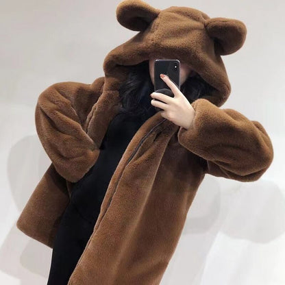 柔らかな肌触りで着心地も楽ちん！ スタイルアップ キュート 3色選択 プラスベルベット フェイクファーコート <U-6856>