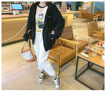 組み合わせやすい後ろビッグロゴ裏起毛フルジップパーカ