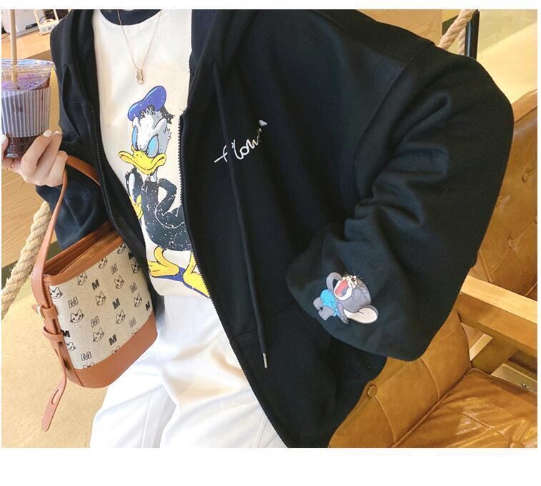 組み合わせやすい後ろビッグロゴ裏起毛フルジップパーカ